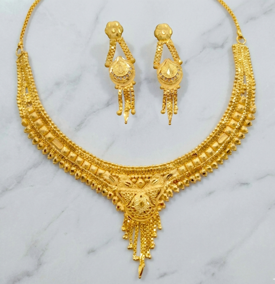 GOLD PLATED NECKLACE WITH EARRING
