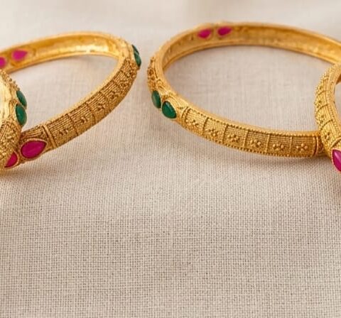 GOLD PLATED 4 BANGLE SET